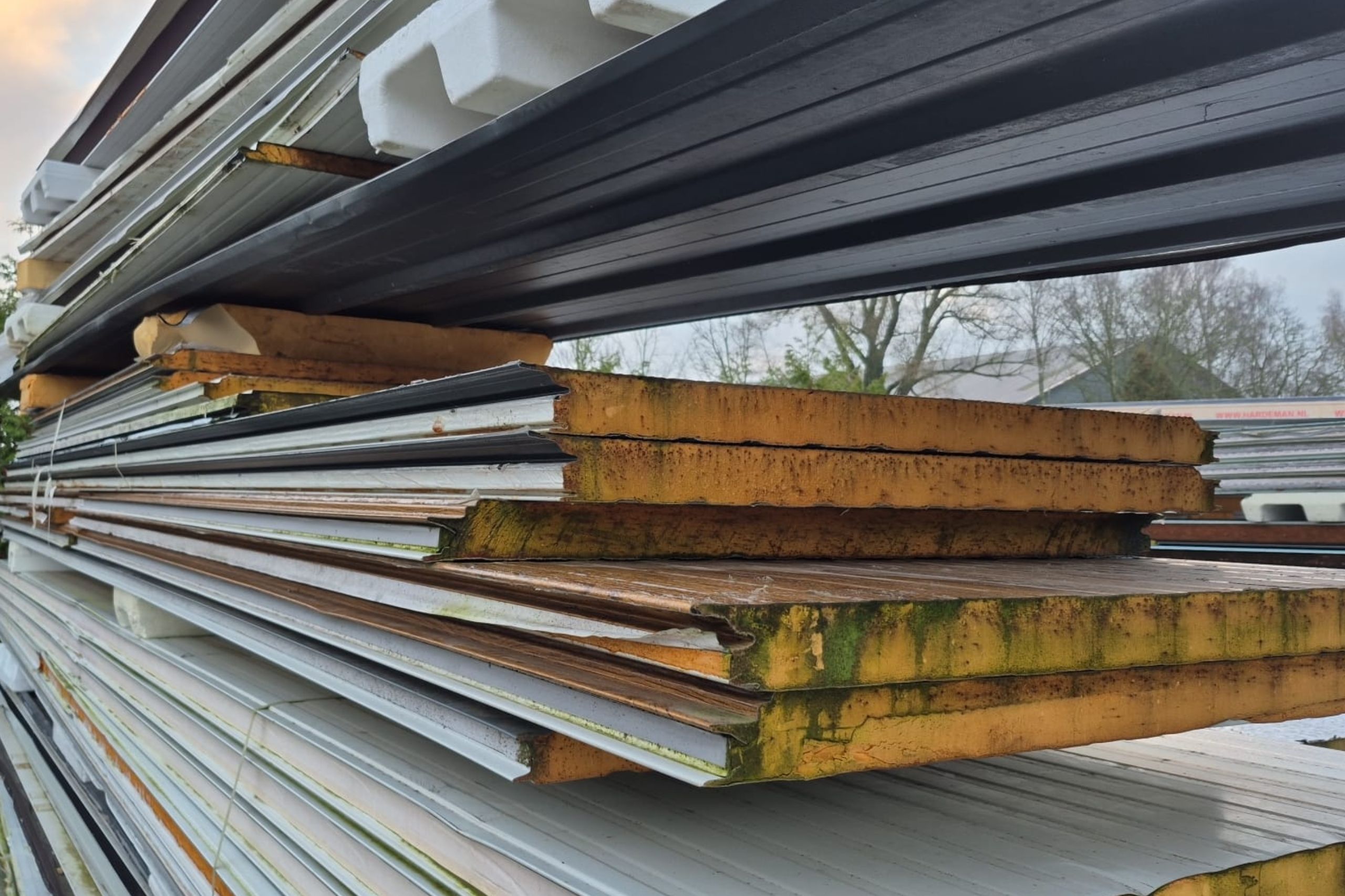 Pakket 34: Sandwich wandpanelen | Diverse kleuren en lengtes | € 2,50 per m2.